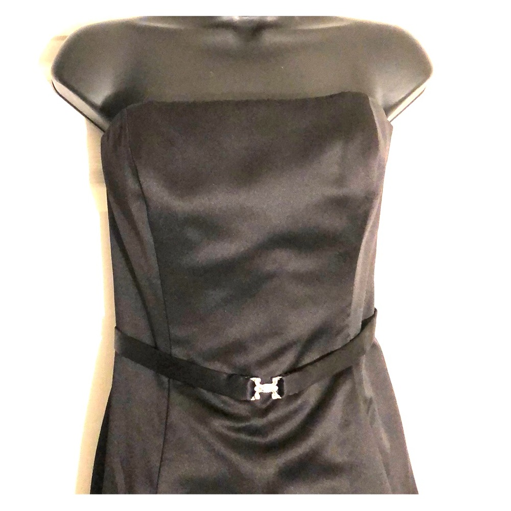 060. Strapless black dress with rhinestone accent belt